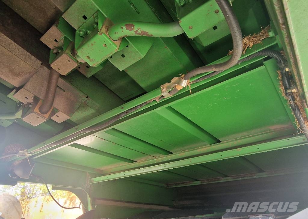John Deere T670 حصادات