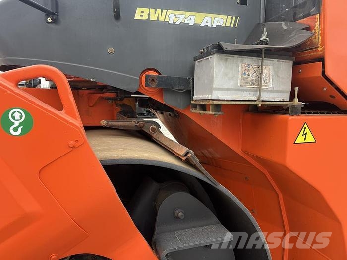 Bomag BW 174 AP-AM Porinių būgnų volai