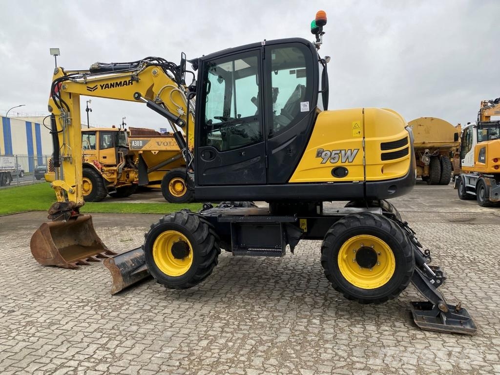 Yanmar B95w . Excavadoras de ruedas