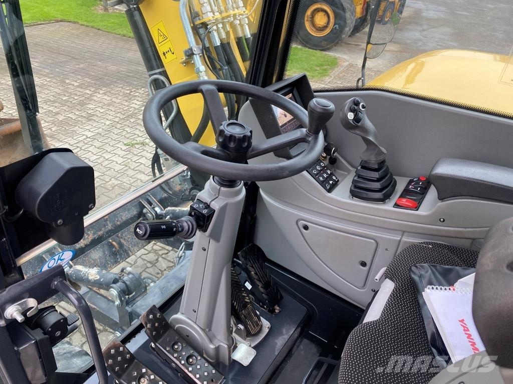 Yanmar B95w . Excavadoras de ruedas