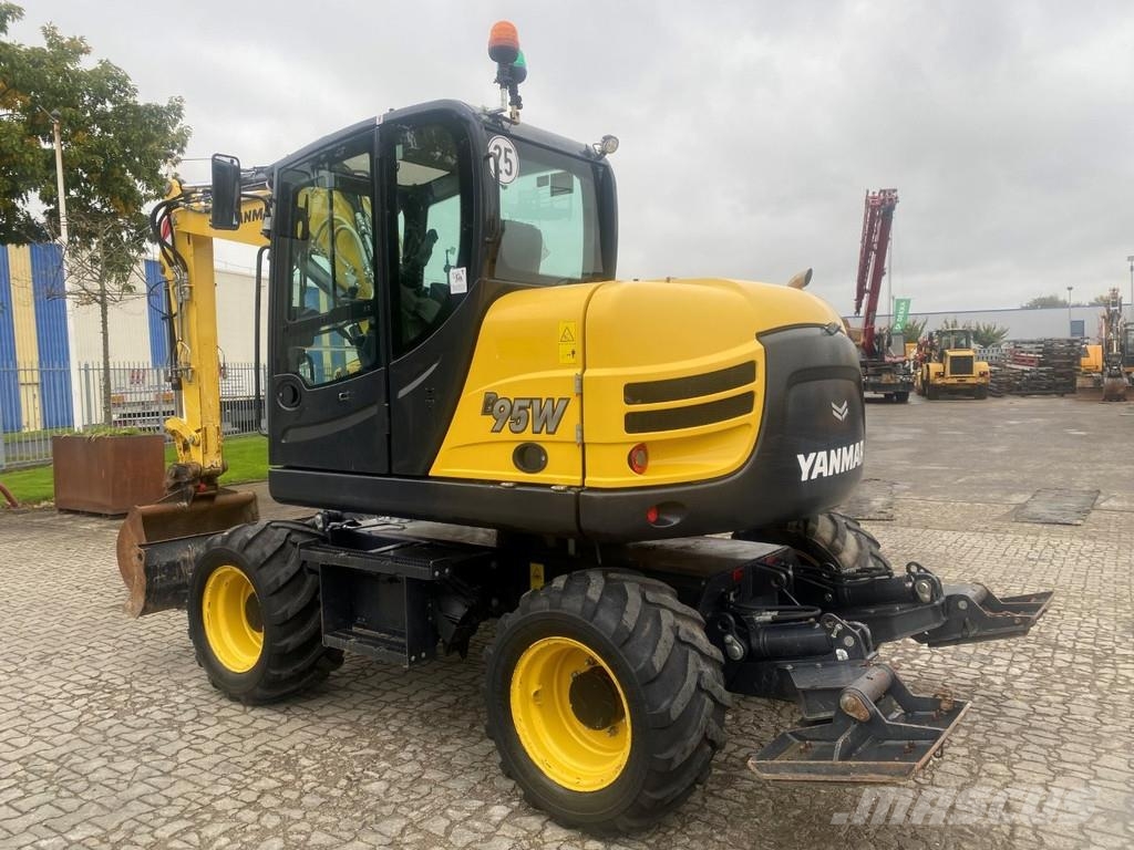 Yanmar B95w . Excavadoras de ruedas