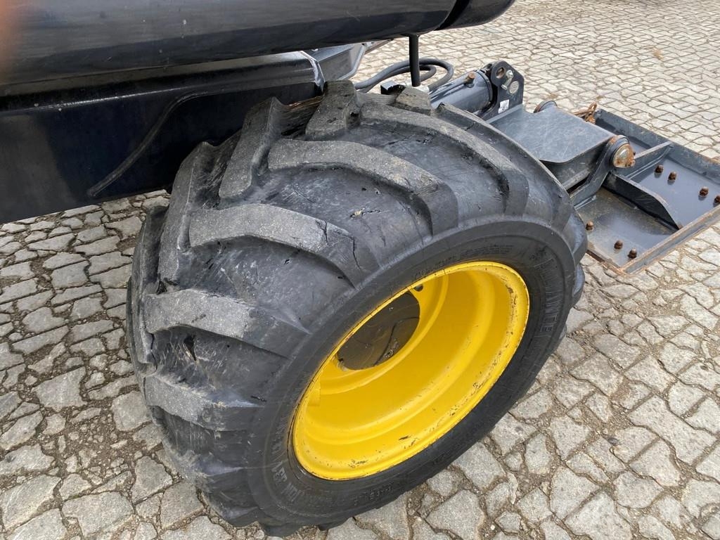 Yanmar B95w . Excavadoras de ruedas