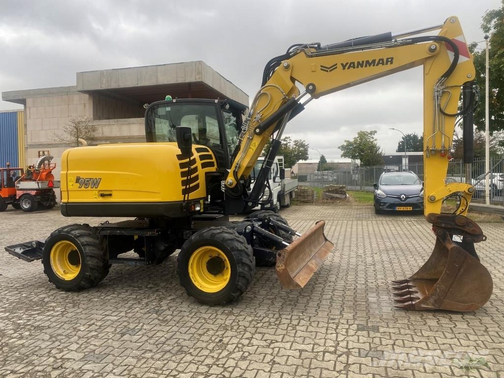 Yanmar B95w . Excavadoras de ruedas