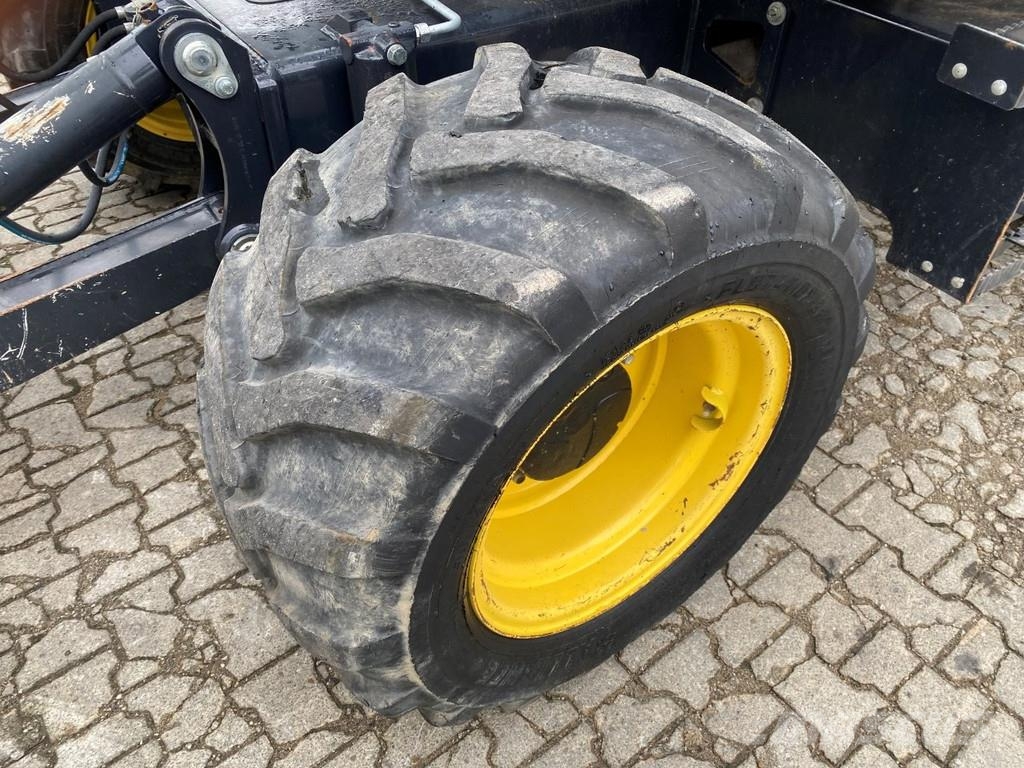 Yanmar B95w . Excavadoras de ruedas