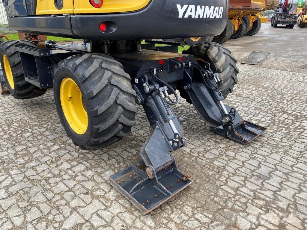 Yanmar B95w . Excavadoras de ruedas