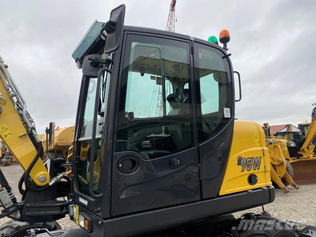 Yanmar B95w . Excavadoras de ruedas
