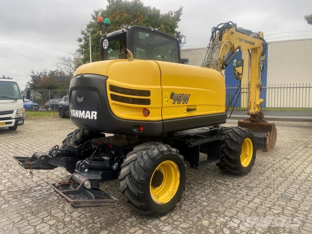 Yanmar B95w . Excavadoras de ruedas