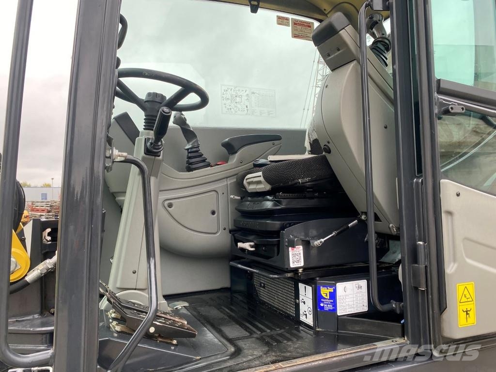 Yanmar B95w . Excavadoras de ruedas