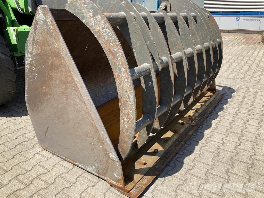 Sennebogen 355 E Iekrāvēji uz riteņiem