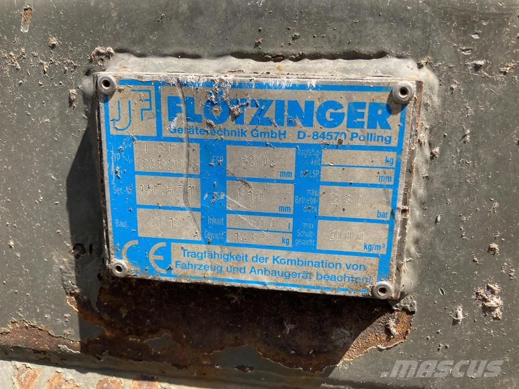 Sennebogen 355 E Iekrāvēji uz riteņiem