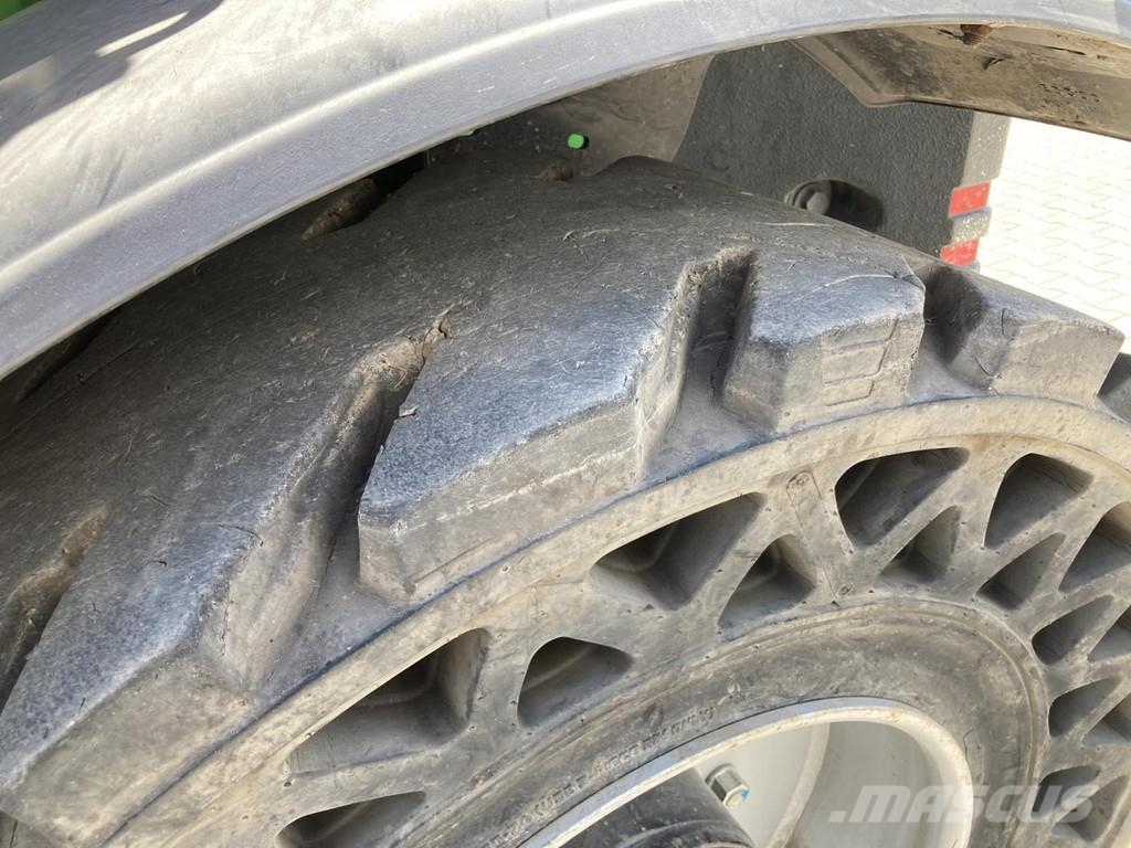 Sennebogen 355 E Iekrāvēji uz riteņiem