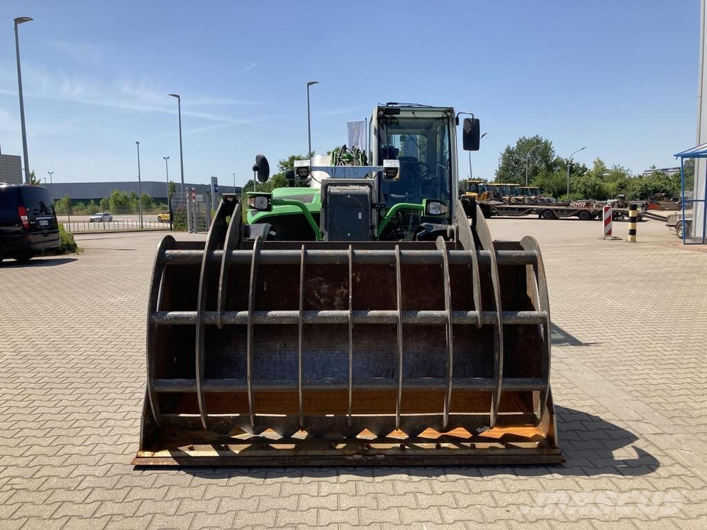 Sennebogen 355 E Iekrāvēji uz riteņiem