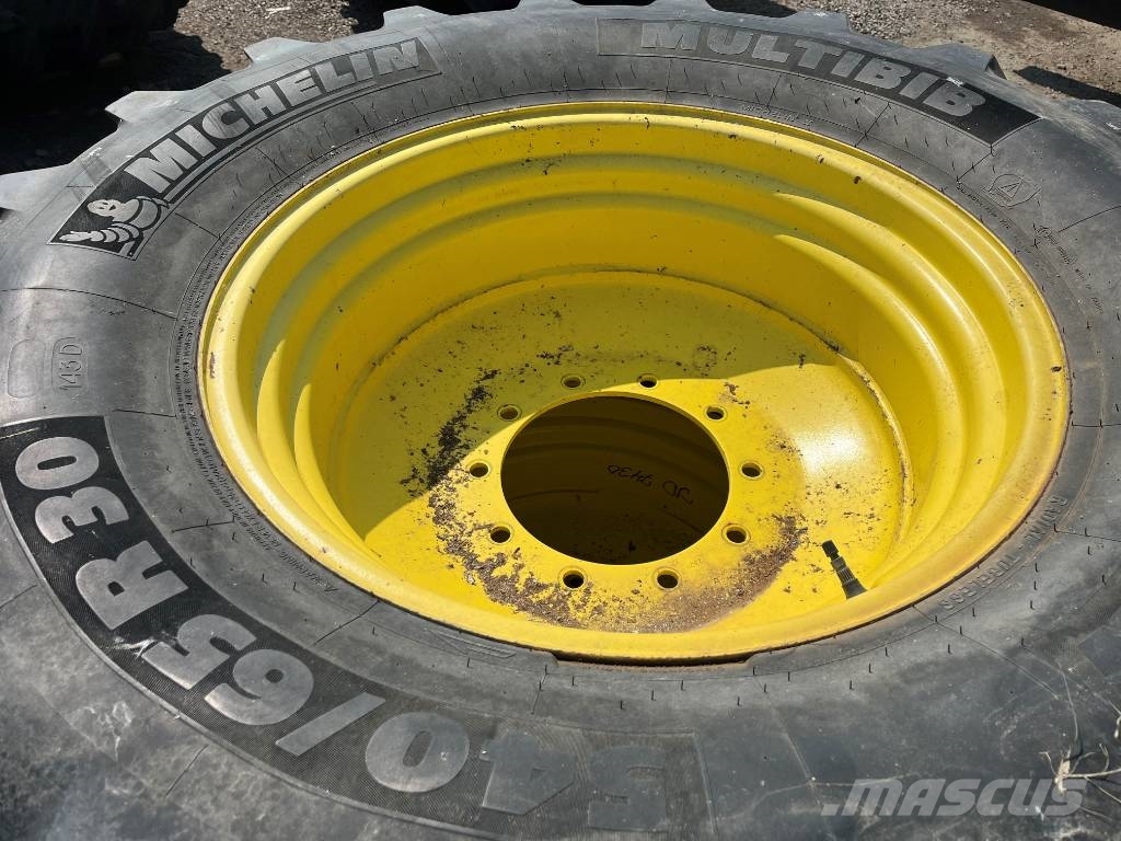 Michelin 540/65R30 till John Deere 7430 Tyres, wheels and rims