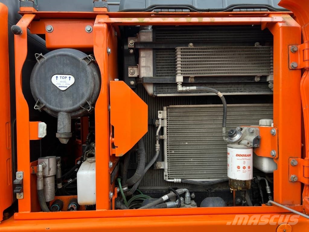 Doosan DX 160 W-3 Excavadoras de ruedas