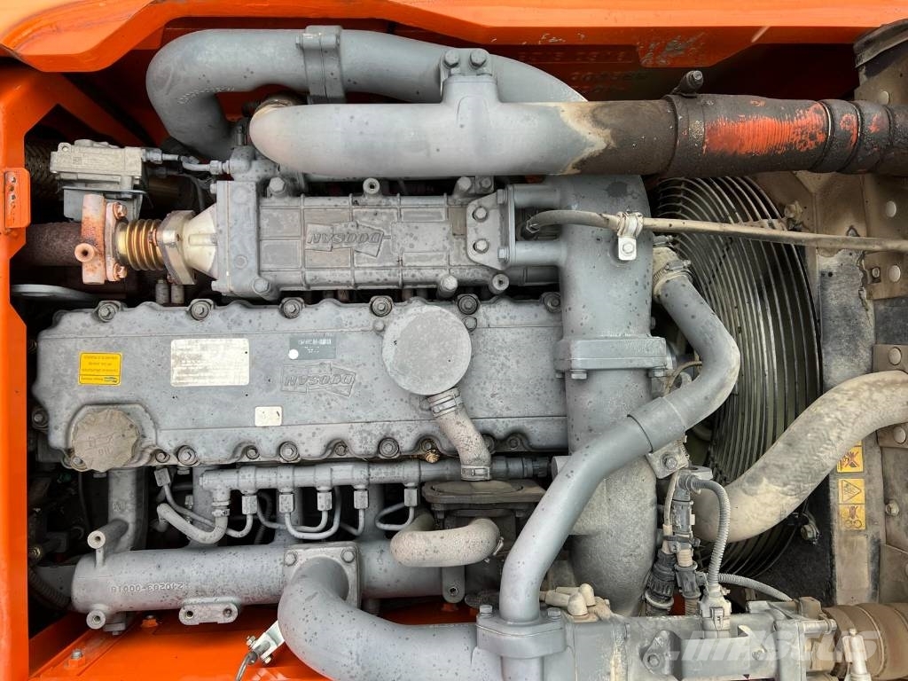 Doosan DX 160 W-3 Excavadoras de ruedas