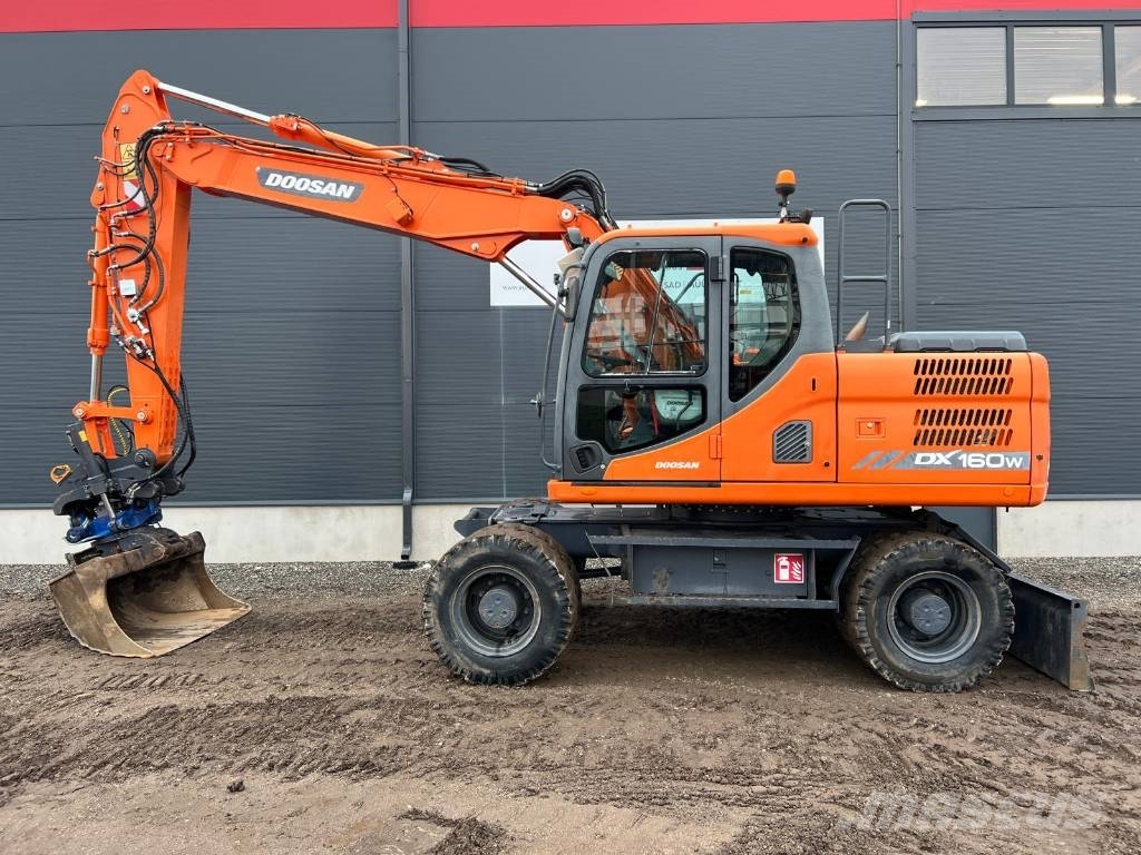 Doosan DX 160 W-3 Excavadoras de ruedas