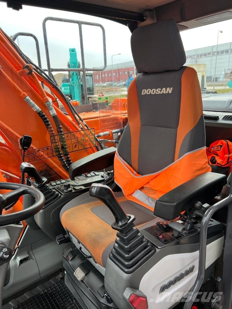 Doosan DX 160 W-3 Excavadoras de ruedas