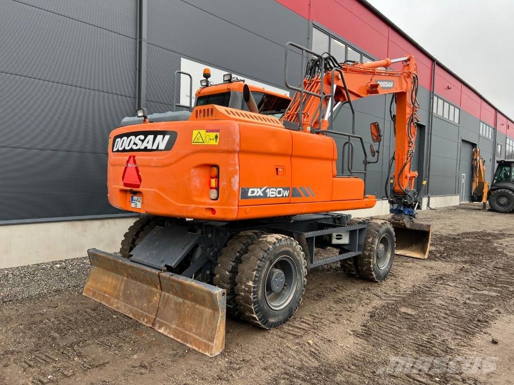 Doosan DX 160 W-3 Excavadoras de ruedas