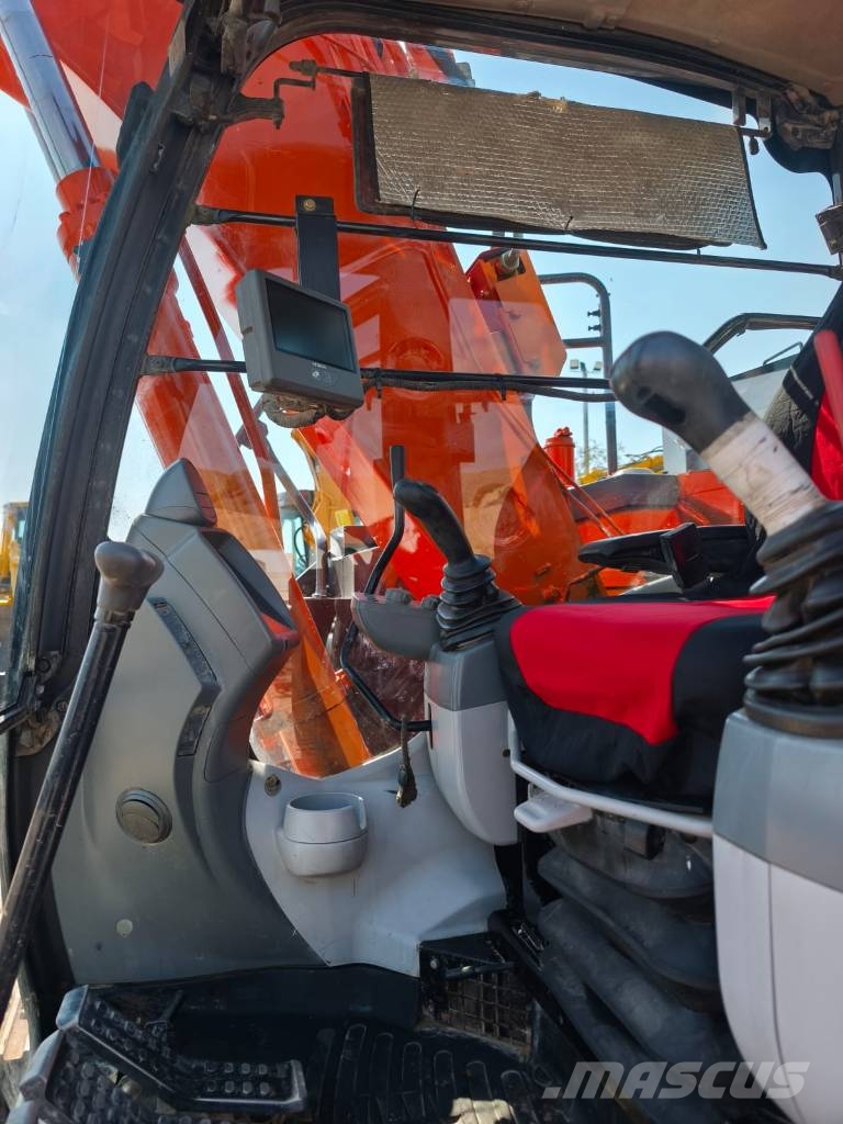 Hitachi ZX 135 US-6 Roomikekskavaatorid