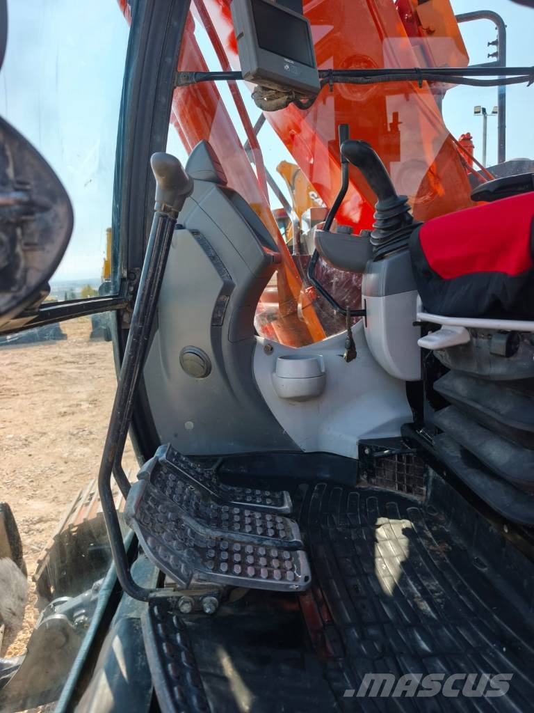 Hitachi ZX 135 US-6 Roomikekskavaatorid