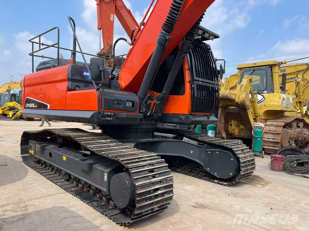 Doosan DX 225 LCA Bagri goseničarji