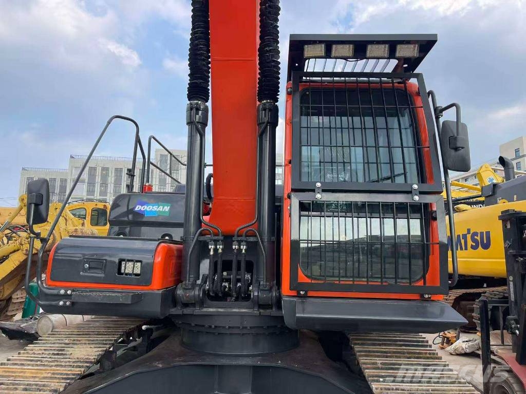 Doosan DX 225 LCA Bagri goseničarji