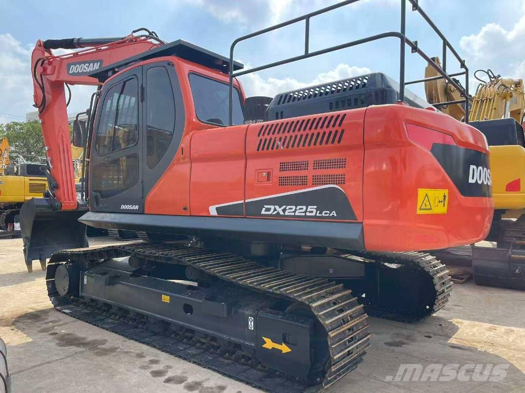 Doosan DX 225 LCA Bagri goseničarji
