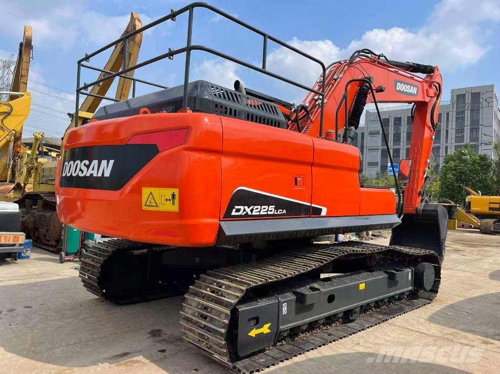 Doosan DX 225 LCA Bagri goseničarji