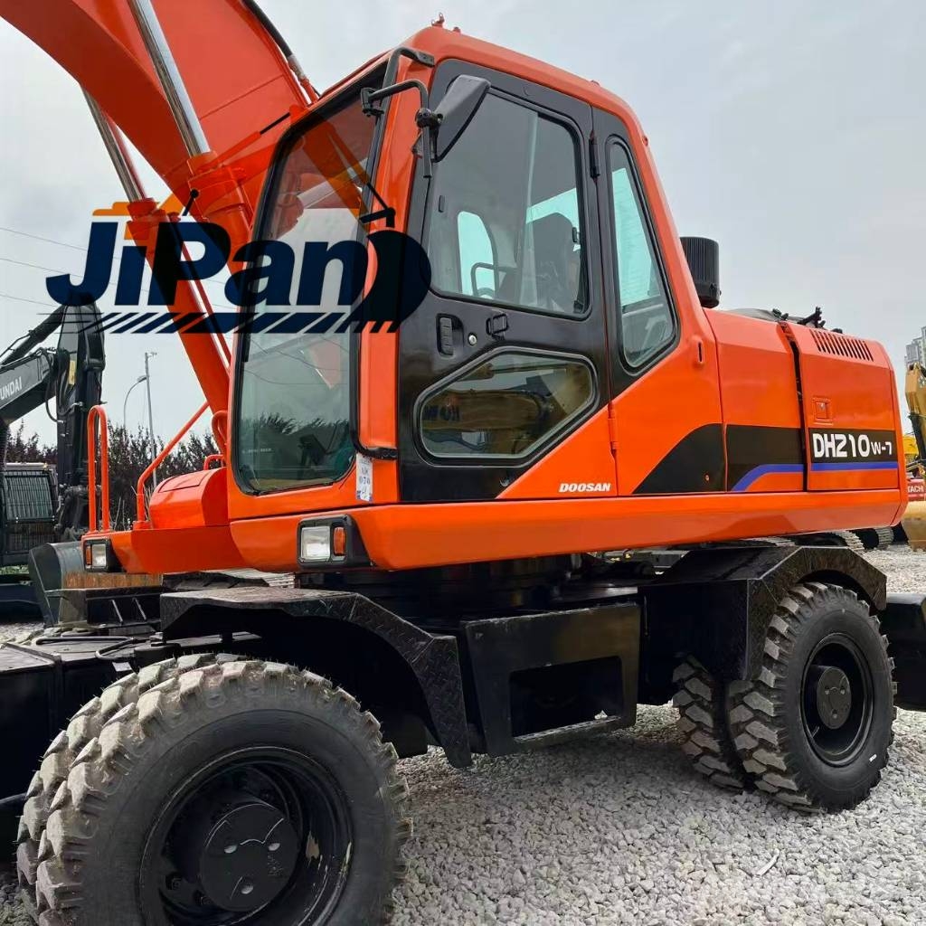 Doosan DH 210 W Bagri na kolesih