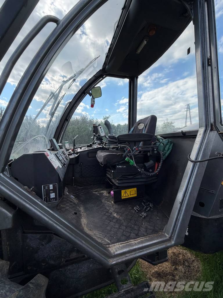 Sampo-Rosenlew 1046 Harvesters
