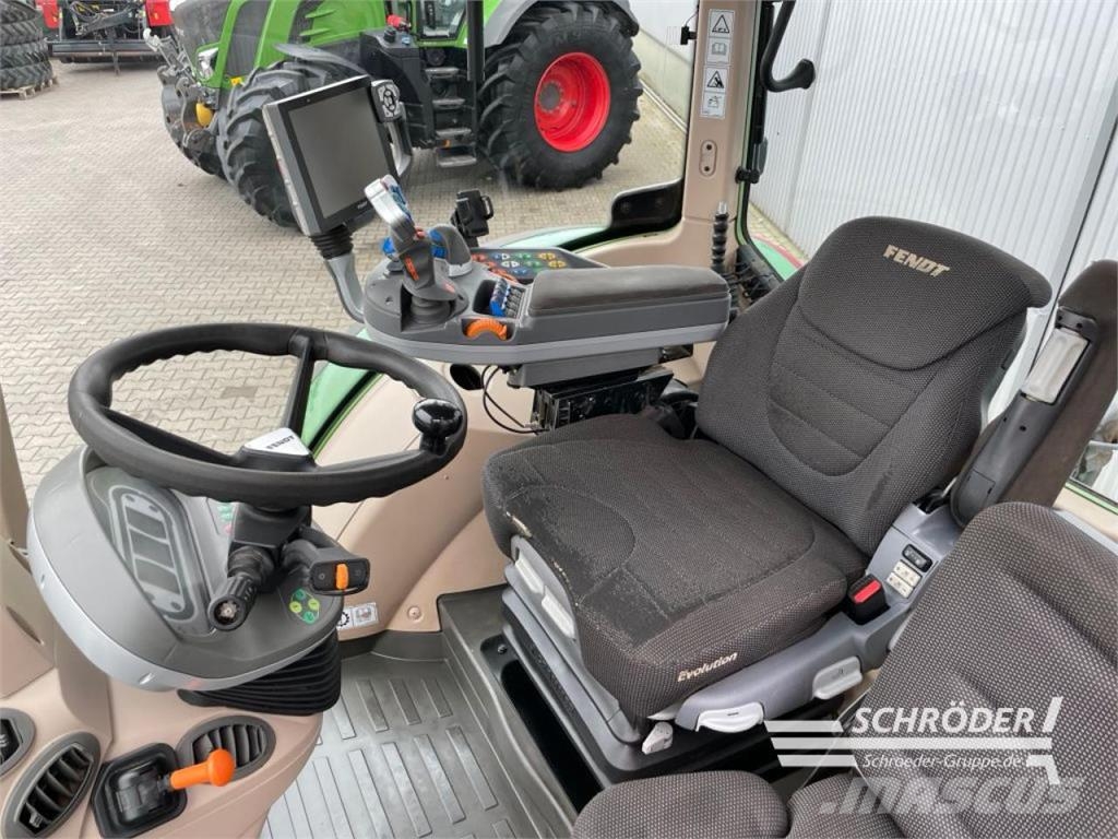 Fendt 724 VARIO S4 PROFI PLUS Tractors