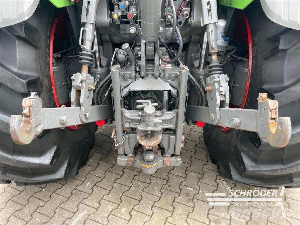 Fendt 724 VARIO S4 PROFI PLUS Tractors