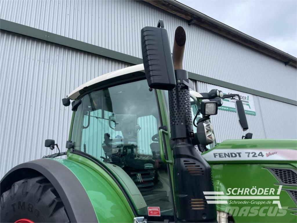 Fendt 724 VARIO S4 PROFI PLUS Tractors