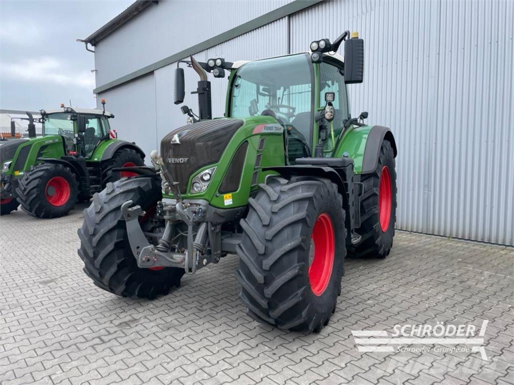 Fendt 724 VARIO S4 PROFI PLUS Tractors