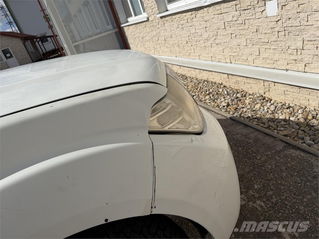 Nissan Navara VIN 96 881 PKWs