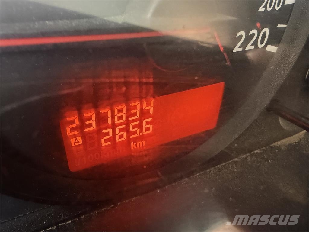 Nissan Navara VIN 96 881 PKWs