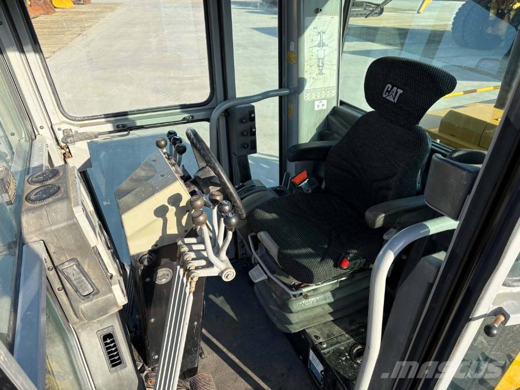 CAT 140 K Graders