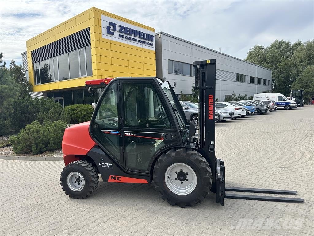 Manitou MC25-4 Terenski viličar