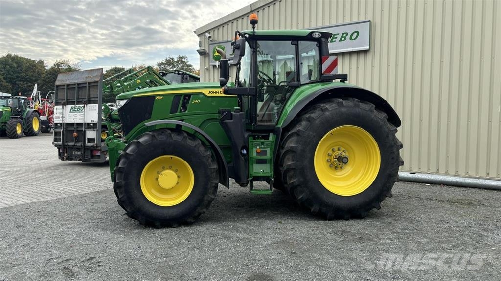 John Deere 6M240 Tractoren