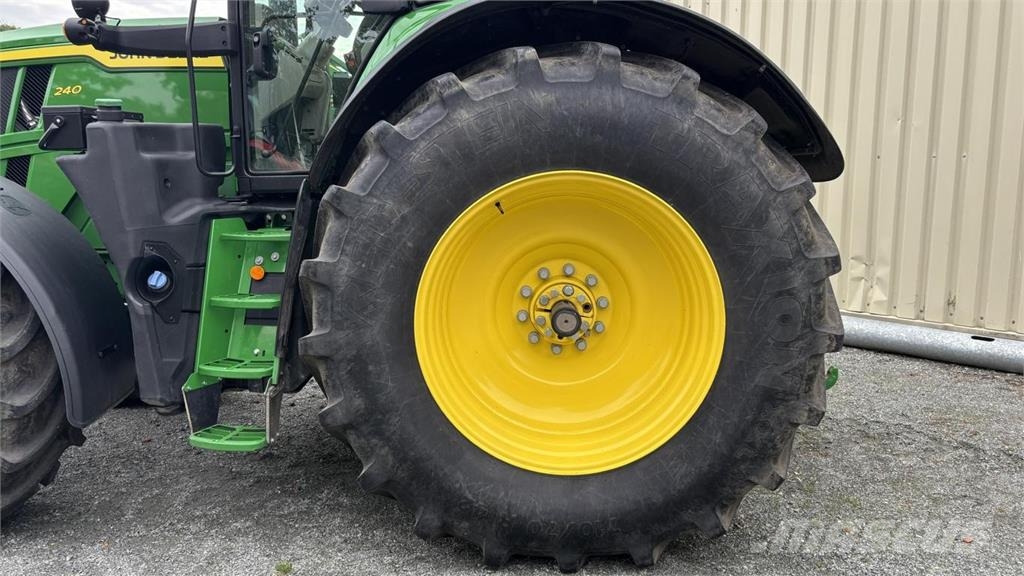 John Deere 6M240 Tractoren