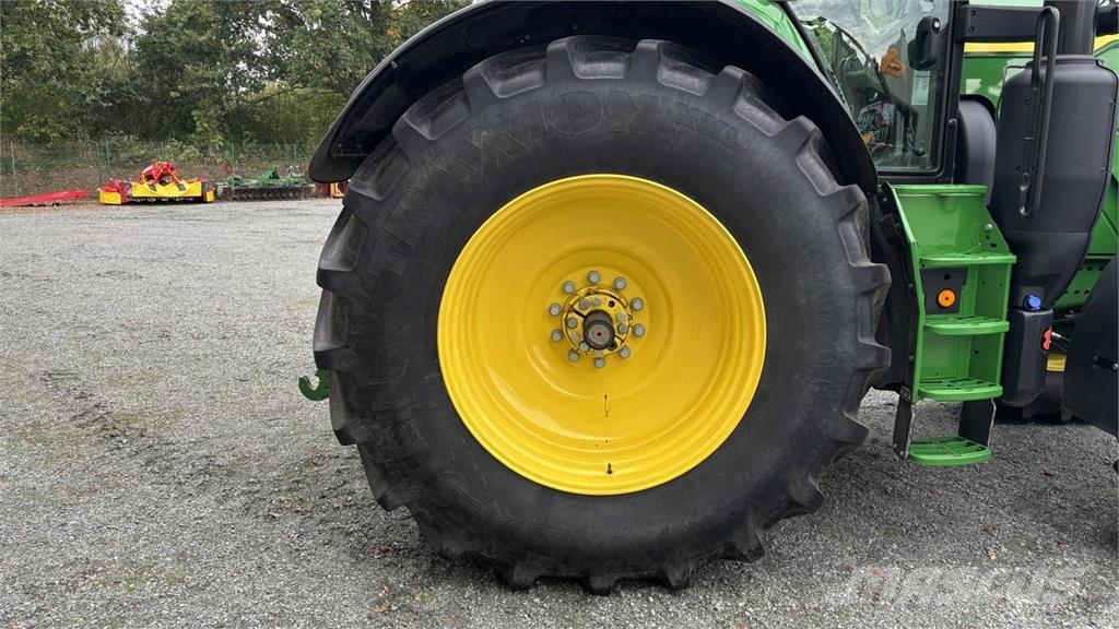John Deere 6M240 Tractoren