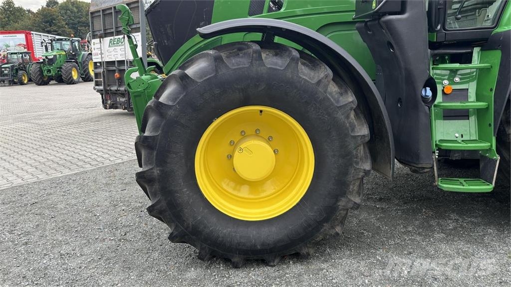 John Deere 6M240 Tractoren