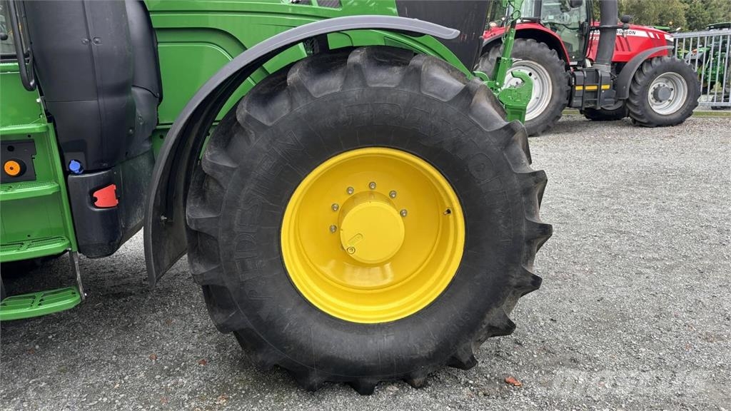 John Deere 6M240 Tractoren