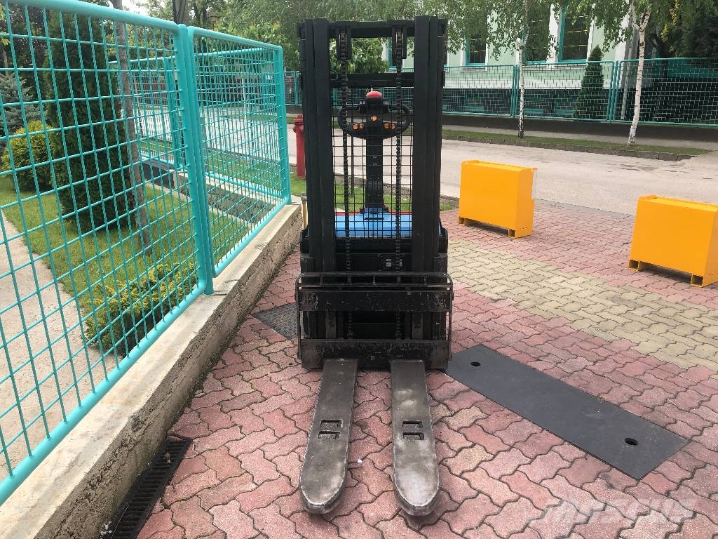 Heli CDD12 V-3431 IO 自走式堆積機