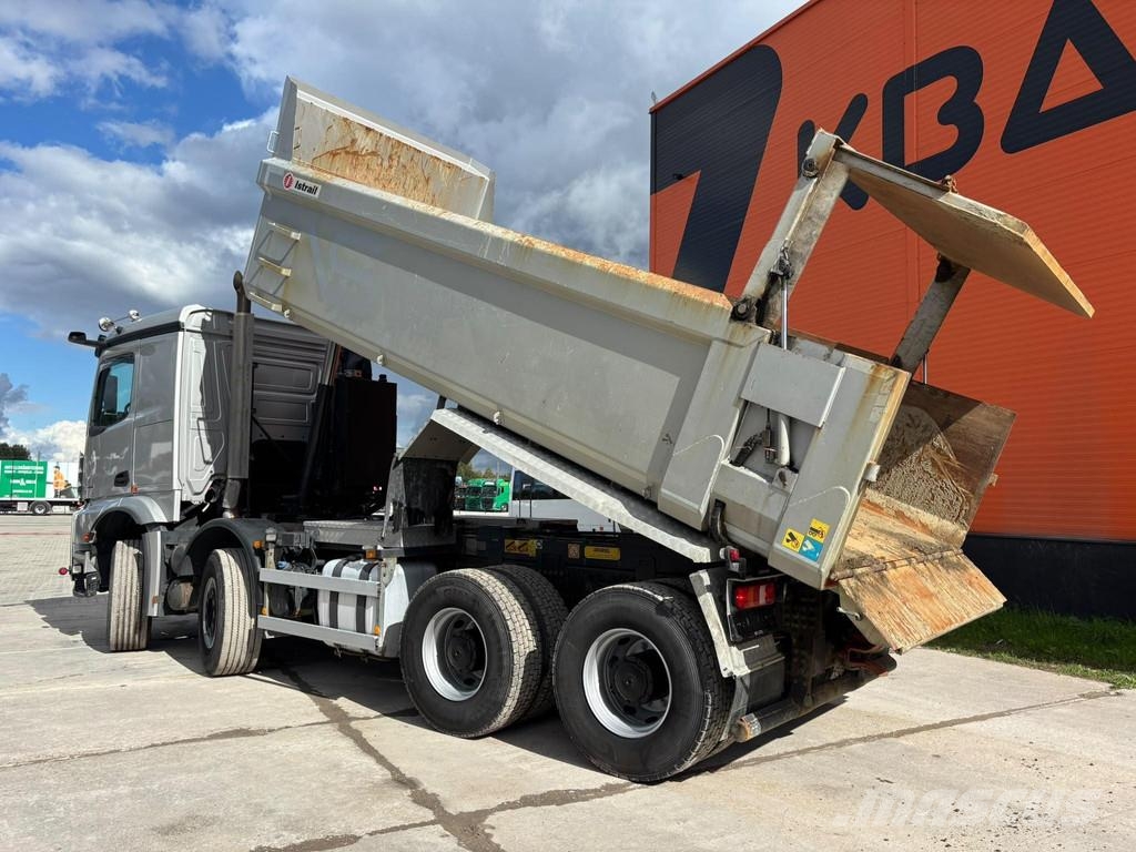 Mercedes-Benz Arocs 3258 8x4 RETARDER / BOX L=5542 mm Pašizgāzējs