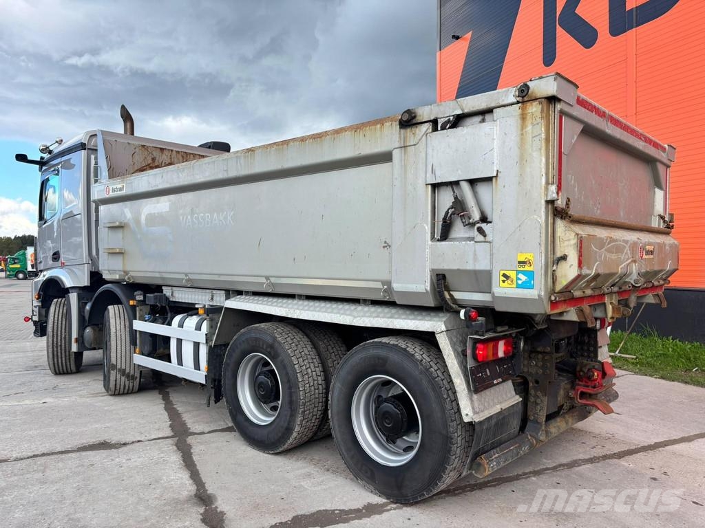 Mercedes-Benz Arocs 3258 8x4 RETARDER / BOX L=5542 mm Pašizgāzējs