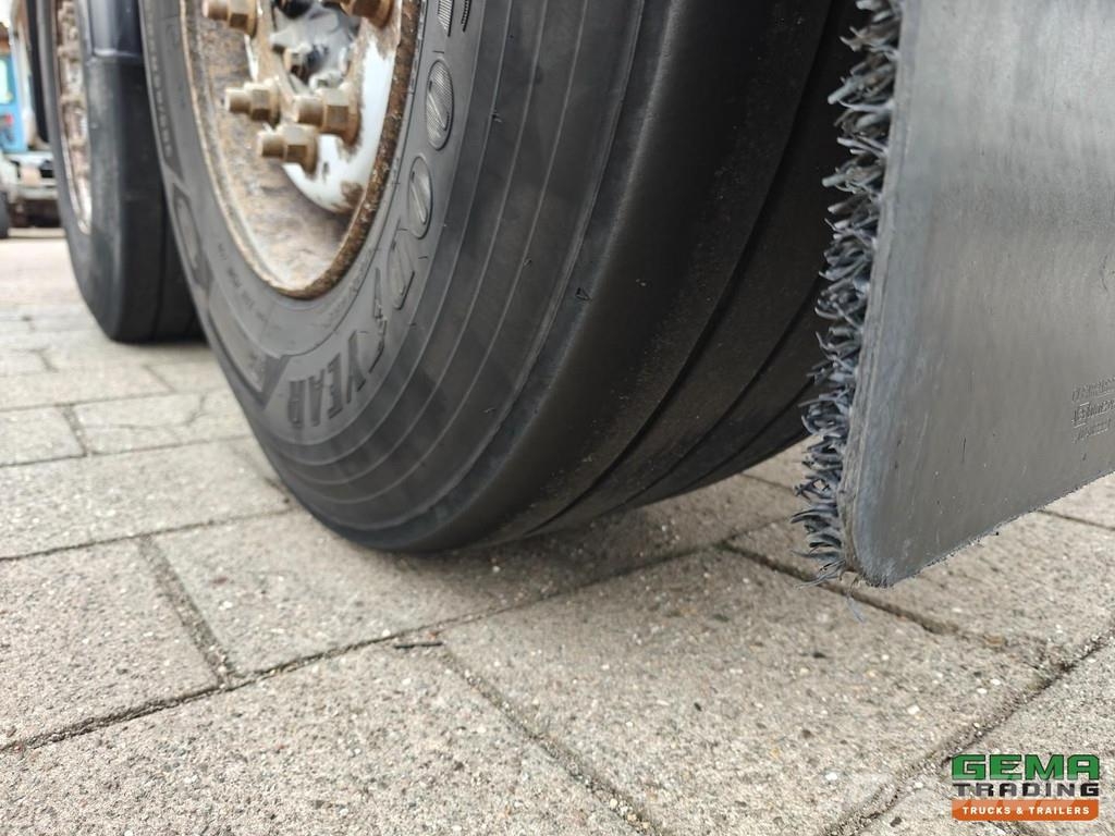 Renders EURO 700 20FT - 3040KG - 2 Mercedes Axles Disc Bra Semirremolques portacontenedores