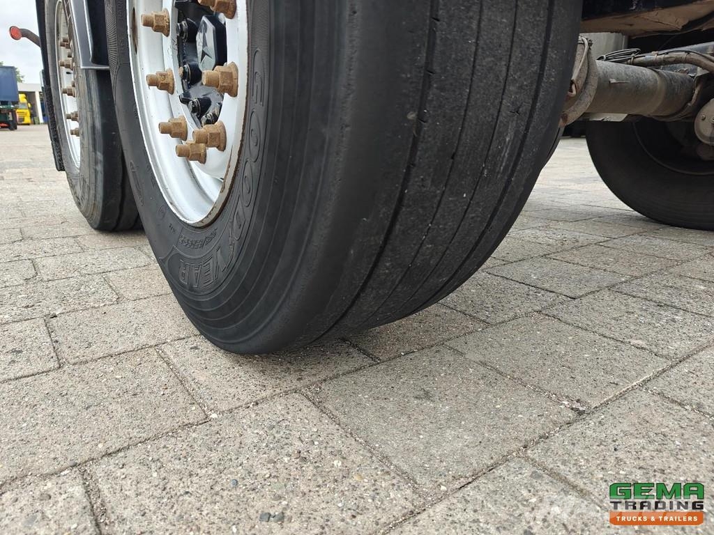 Renders EURO 700 20FT - 3040KG - 2 Mercedes Axles Disc Bra Semirremolques portacontenedores