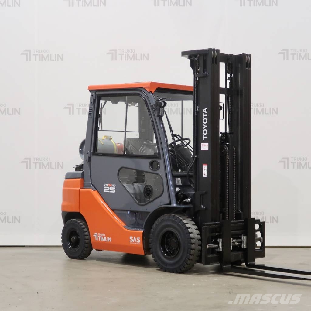 Toyota 02-8FGF25 Περονοφόρα ανυψωτικά κλαρκ με φυσικό αέριο LPG