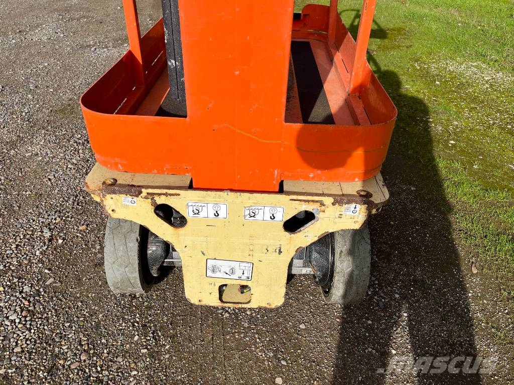 JLG 1230 ES Vertikalna dvigala